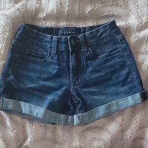 Aeropostale womens/juniors low rise midi Jean shorts, size 2.